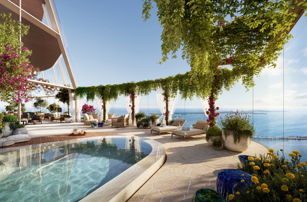 1428 Brickell rooftop pool at Level 70 offering panoramic Biscayne Bay and Atlantic Ocean views from 850 feet above Miami